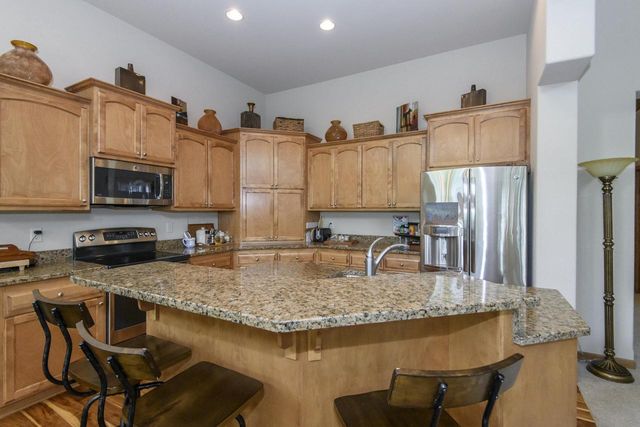 1207 Woodland Hills DRIVE, Waukesha, WI 53188