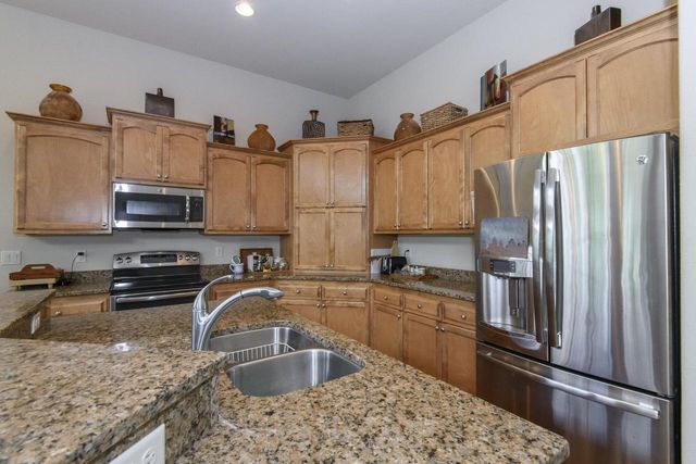 1207 Woodland Hills DRIVE, Waukesha, WI 53188