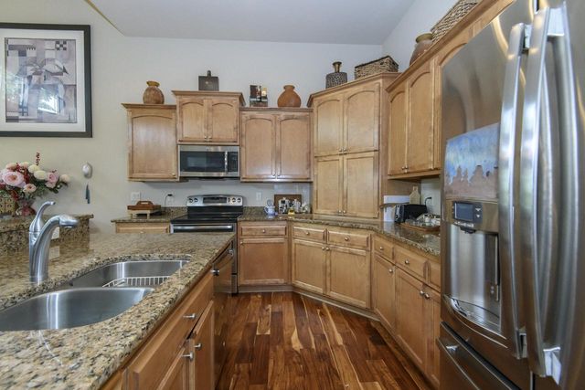 1207 Woodland Hills DRIVE, Waukesha, WI 53188