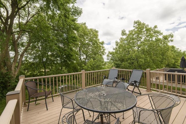 1207 Woodland Hills DRIVE, Waukesha, WI 53188