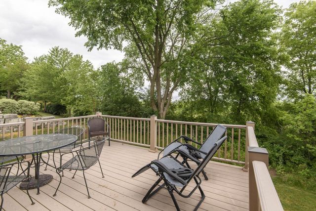 1207 Woodland Hills DRIVE, Waukesha, WI 53188
