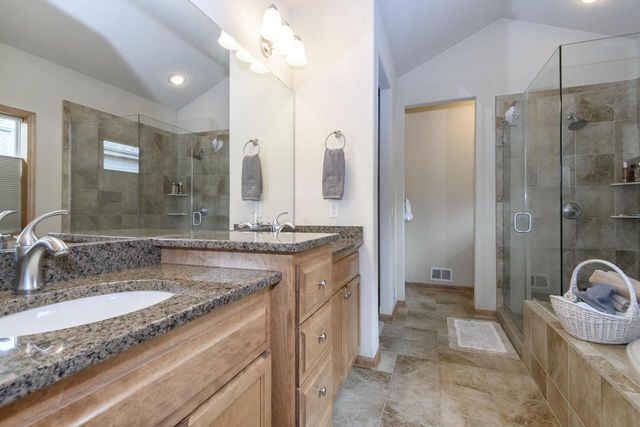 1207 Woodland Hills DRIVE, Waukesha, WI 53188