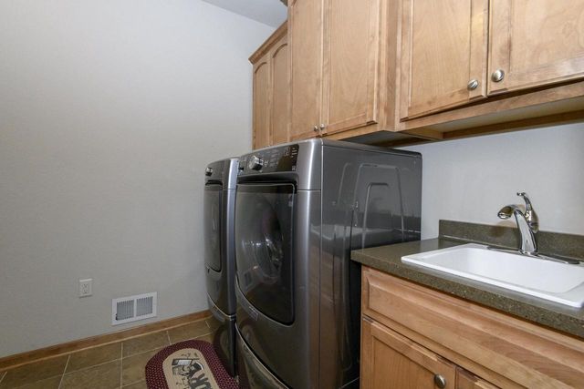1207 Woodland Hills DRIVE, Waukesha, WI 53188