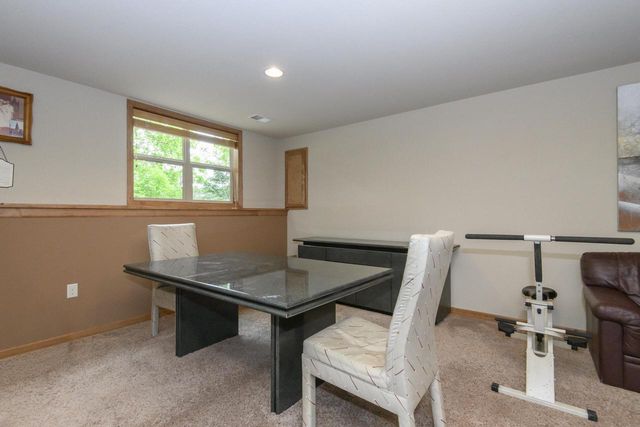 1207 Woodland Hills DRIVE, Waukesha, WI 53188