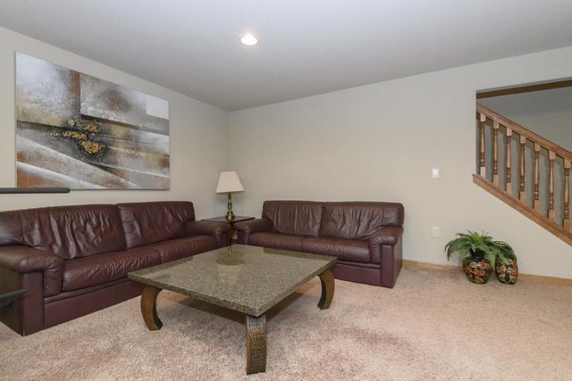 1207 Woodland Hills DRIVE, Waukesha, WI 53188