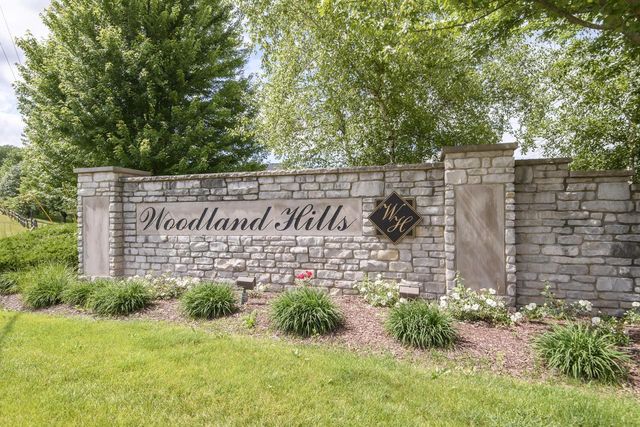 1207 Woodland Hills DRIVE, Waukesha, WI 53188