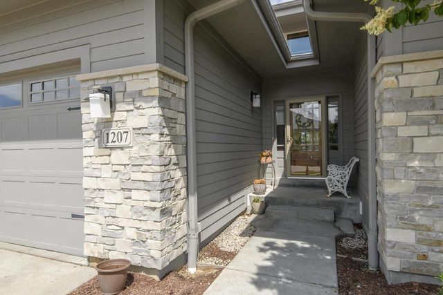 1207 Woodland Hills DRIVE, Waukesha, WI 53188