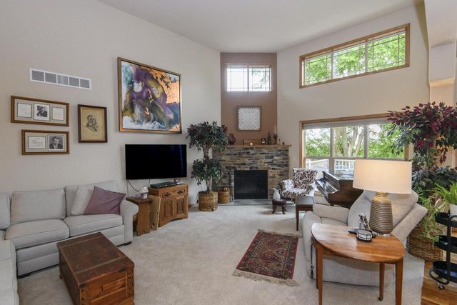 1207 Woodland Hills DRIVE, Waukesha, WI 53188