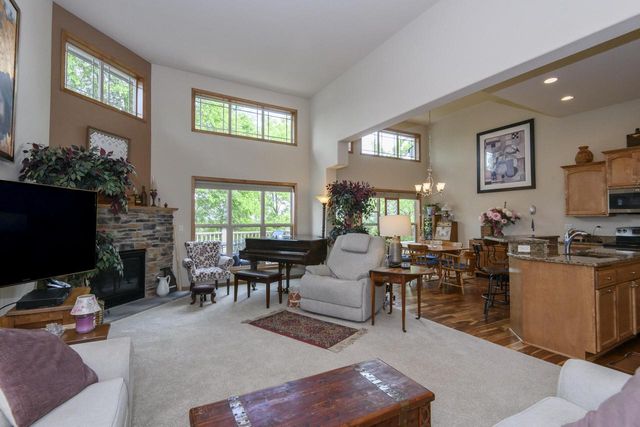 1207 Woodland Hills DRIVE, Waukesha, WI 53188
