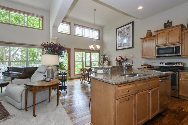 1207 Woodland Hills DRIVE, Waukesha, WI 53188