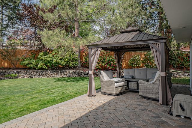 2537 Seville Circle, Medford, OR 97504