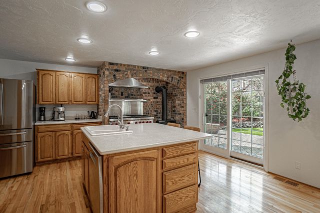 2537 Seville Circle, Medford, OR 97504