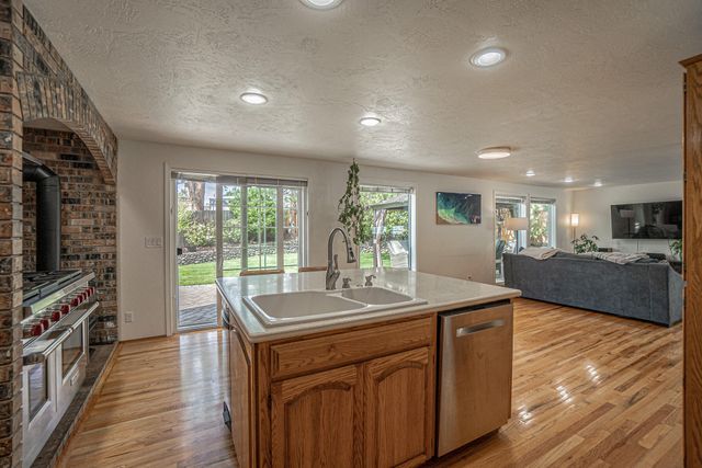 2537 Seville Circle, Medford, OR 97504