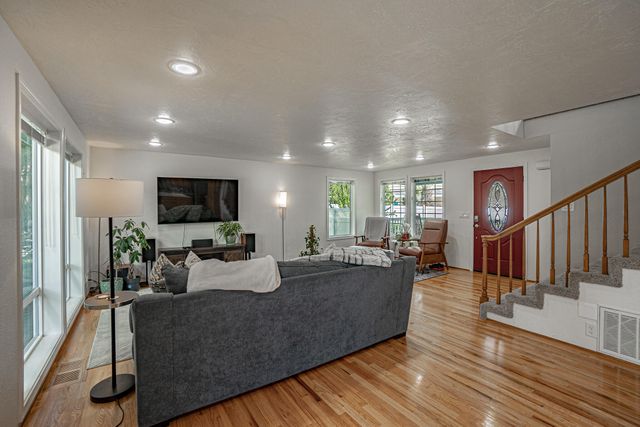 2537 Seville Circle, Medford, OR 97504