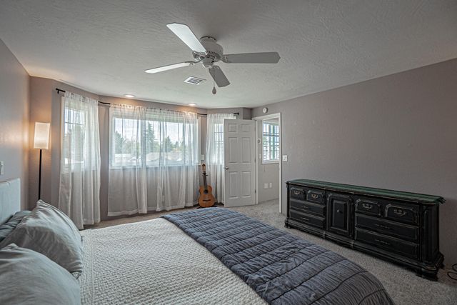 2537 Seville Circle, Medford, OR 97504