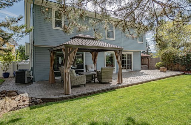 2537 Seville Circle, Medford, OR 97504