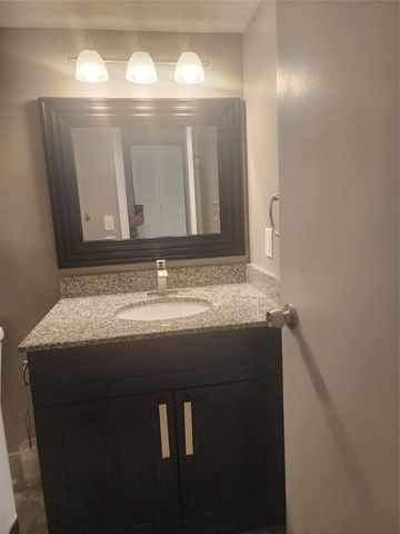 8205 NW 61st Street NW B202, Tamarac, FL 33321