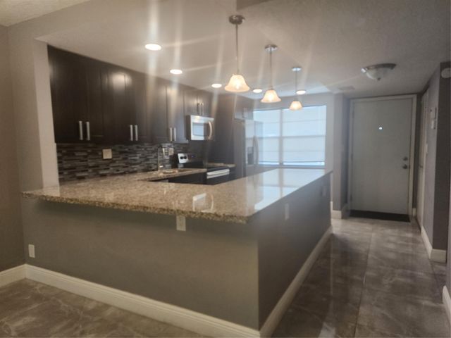 8205 NW 61st Street NW B202, Tamarac, FL 33321