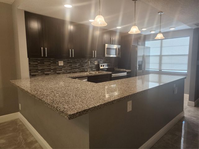 8205 NW 61st Street NW B202, Tamarac, FL 33321