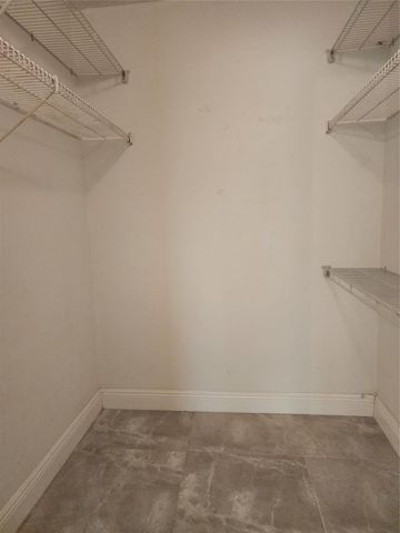 8205 NW 61st Street NW B202, Tamarac, FL 33321