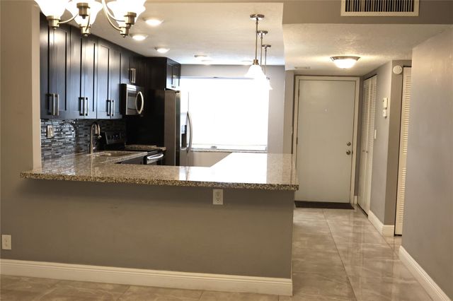 8205 NW 61st Street NW B202, Tamarac, FL 33321