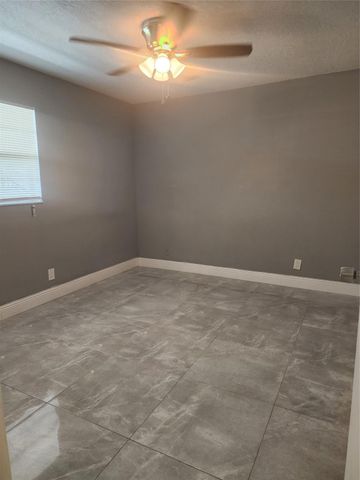 8205 NW 61st Street NW B202, Tamarac, FL 33321