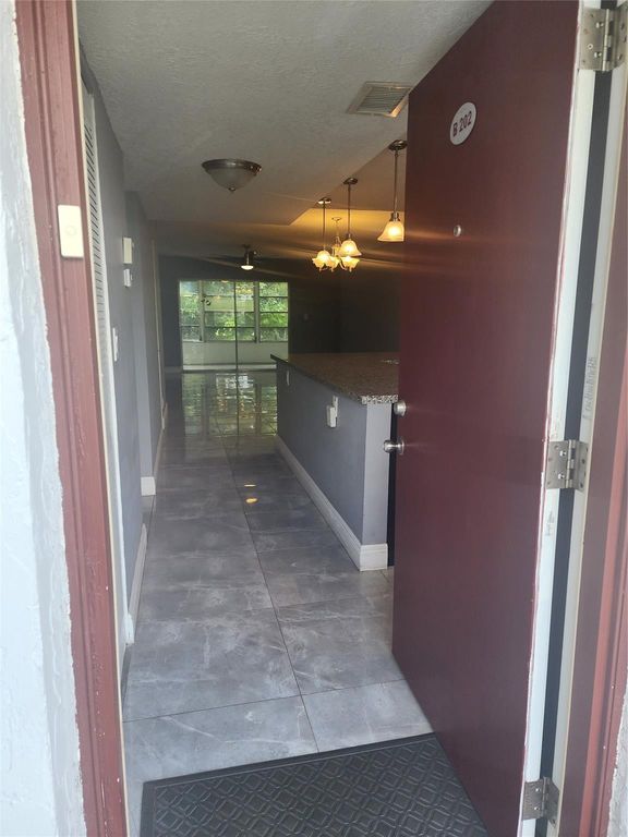 8205 NW 61st Street NW B202, Tamarac, FL 33321