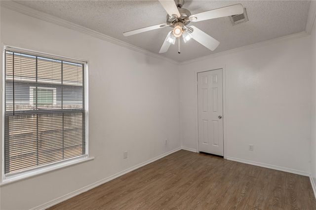 145 Varsity Drive, Huntsville, TX 77340