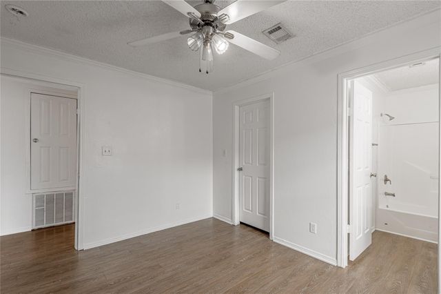 145 Varsity Drive, Huntsville, TX 77340