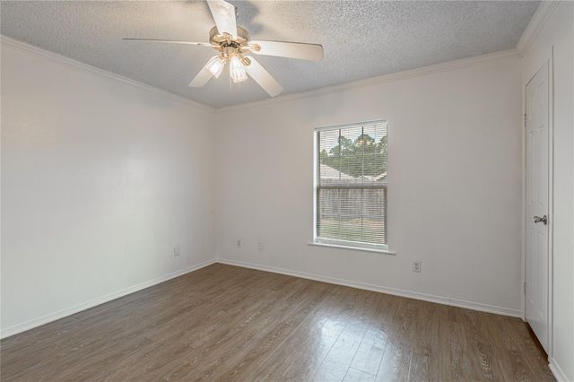 145 Varsity Drive, Huntsville, TX 77340