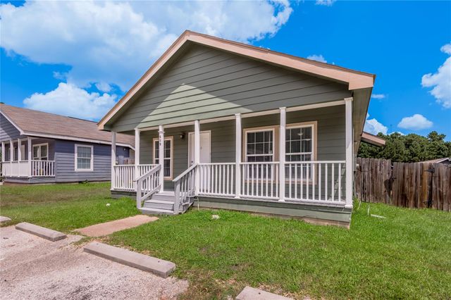 145 Varsity Drive, Huntsville, TX 77340
