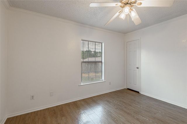 145 Varsity Drive, Huntsville, TX 77340