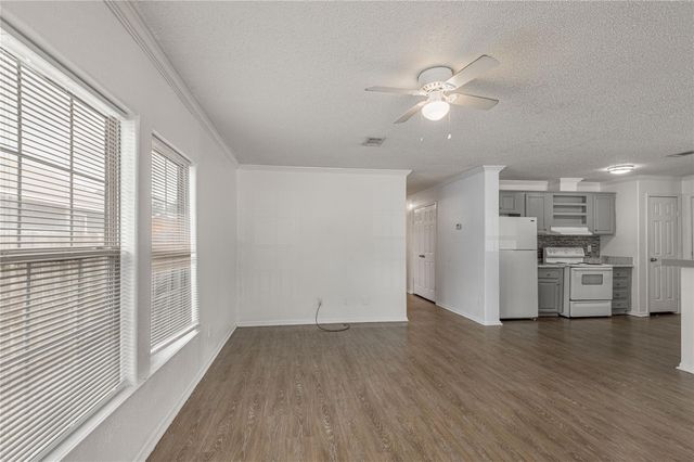 145 Varsity Drive, Huntsville, TX 77340