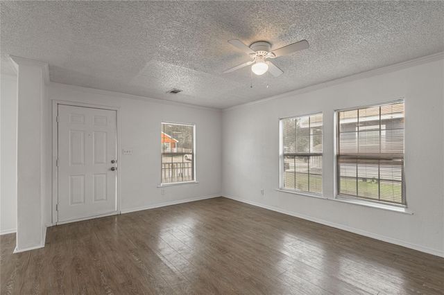 145 Varsity Drive, Huntsville, TX 77340