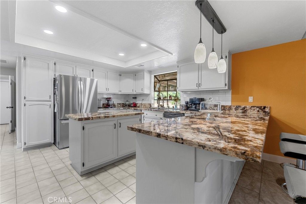 Image 13 of property listing at 40745 25th Street W, Palmdale, CA 93551