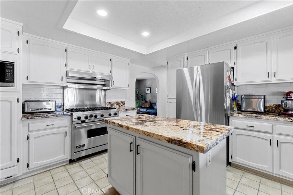 Image 15 of property listing at 40745 25th Street W, Palmdale, CA 93551