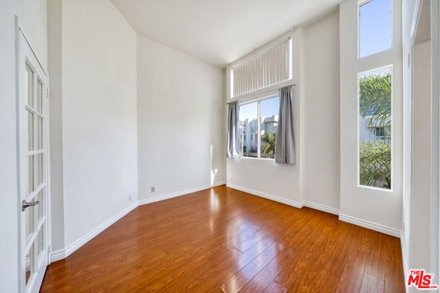 525 S Berendo Street 405, Los Angeles, CA 90020