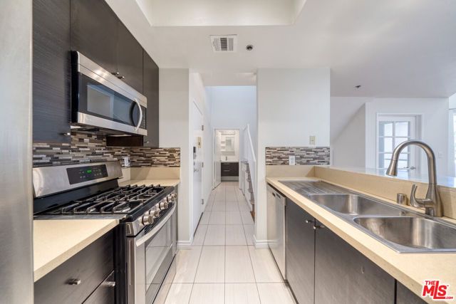 525 S Berendo Street 405, Los Angeles, CA 90020