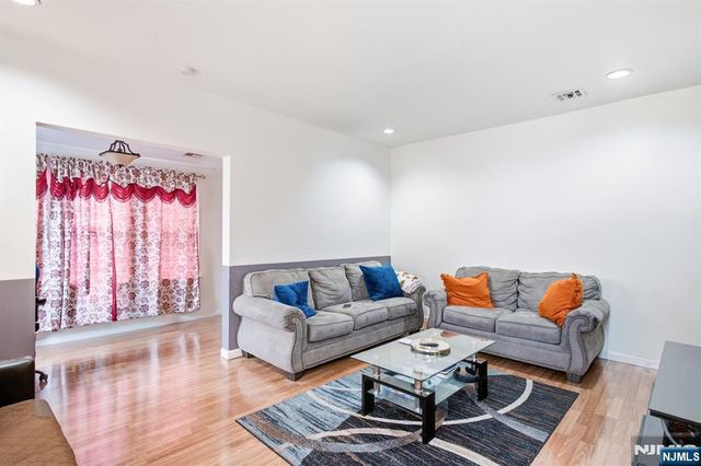 10 Lentz Place, Irvington, NJ 07111