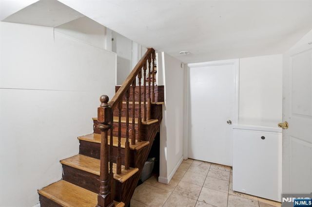 10 Lentz Place, Irvington, NJ 07111