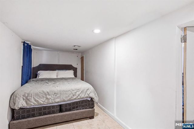 10 Lentz Place, Irvington, NJ 07111