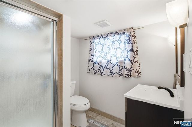 10 Lentz Place, Irvington, NJ 07111