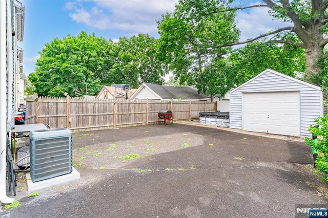10 Lentz Place, Irvington, NJ 07111