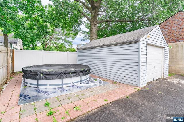 10 Lentz Place, Irvington, NJ 07111