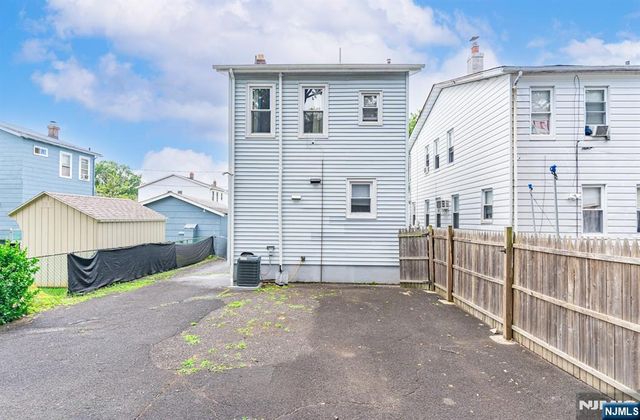 10 Lentz Place, Irvington, NJ 07111