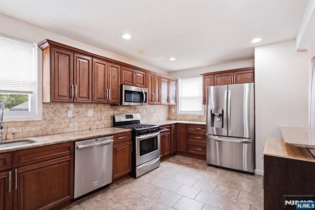 10 Lentz Place, Irvington, NJ 07111