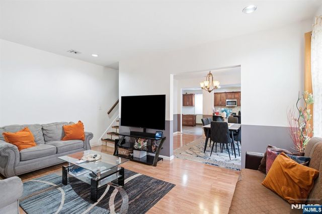 10 Lentz Place, Irvington, NJ 07111