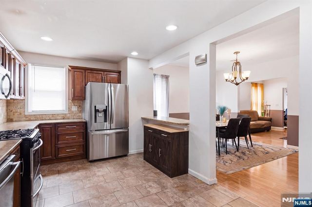 10 Lentz Place, Irvington, NJ 07111