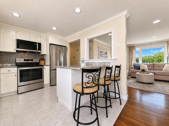 104 Seagate Lane, Hyannis, MA 02601