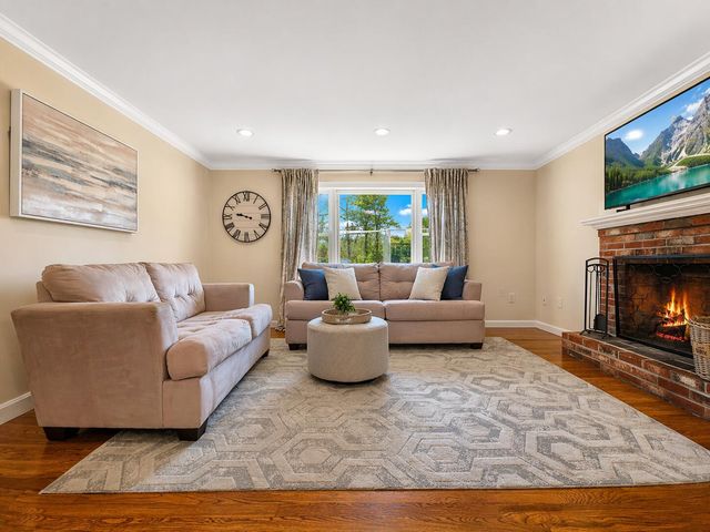 104 Seagate Lane, Hyannis, MA 02601